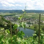 Weingut & Gaestehaus Kaufmann-schneider 3* Erden