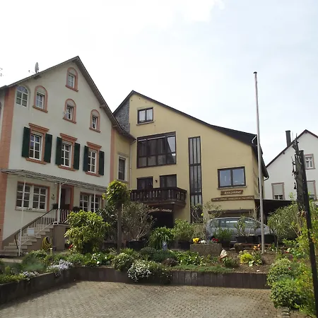 Weingut & Gaestehaus Kaufmann-schneider 3* Erden